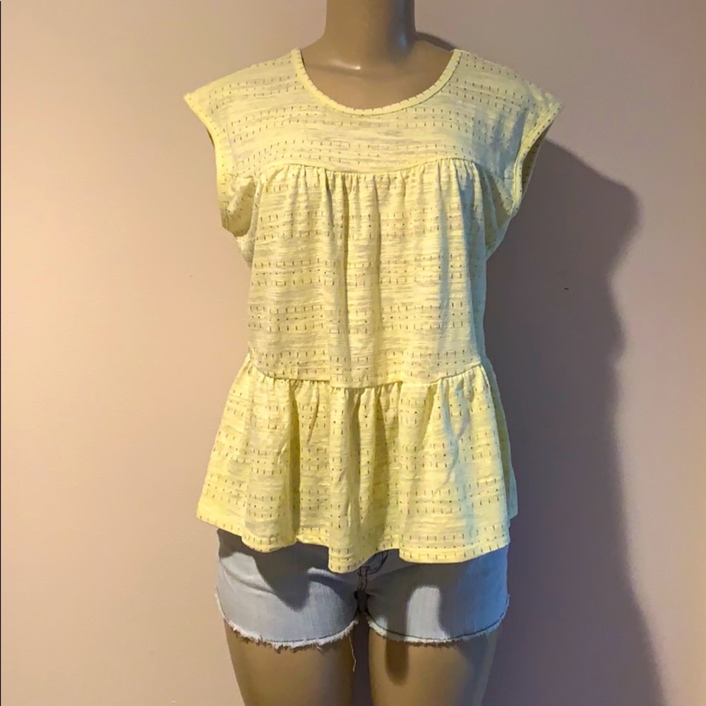 Cute yellow blouse